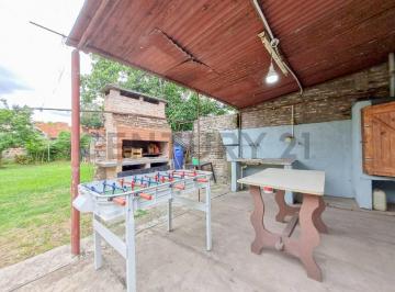 Casa · 106m² · 4 Ambientes · Alquiler Casa 2 Dorm., Comodin, Patio Verde