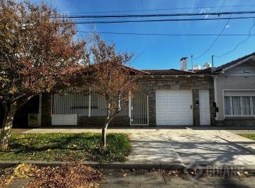 Casa · 300m² · 3 Ambientes · Casa en Venta en Block de 3 Amb 2 Departamentos. Zona Chauvin