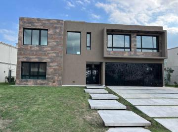 Casa · 417m² · 8 Ambientes · 8 Cocheras · Casa en Venta y Alquiler en Terralagos