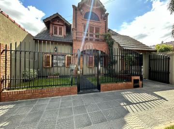 Casa · 200m² · 4 Ambientes · 1 Cochera · Casa - 3 Dorm. - San Antonio de Padua