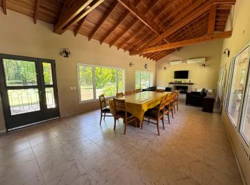 Casa · 290m² · 5 Ambientes · 3 Cocheras · Casa 5 Ambientes S/lote de 6000 m Pileta Alquila