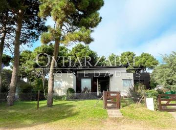 Casa · 117m² · 4 Ambientes · 1 Cochera · Casa en Alquiler