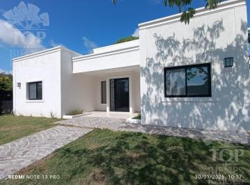 Casa · 180m² · 5 Ambientes · 1 Cochera · Casa en San Matias