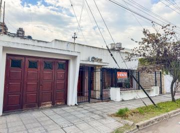 Casa · 229m² · 5 Ambientes · 1 Cochera · Casa en Venta