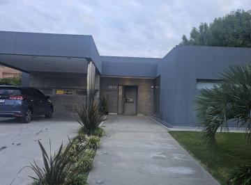 Casa · 180m² · 4 Ambientes · 2 Cocheras · Alquiler Casa Nuevo Quilmes 4 Ambientes