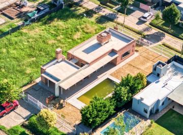 Casa · 110m² · 4 Ambientes · 2 Cocheras · Casa en Construccion, 2 Dorm., Pileta, Roldan