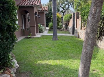 Casa de 5 ambientes, Morón · Casa en Amplio Lote en Castelar