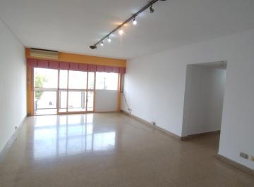 Departamento · 76m² · 4 Ambientes · Excelente Depto 4 Ambientes Al Frente con Balcon