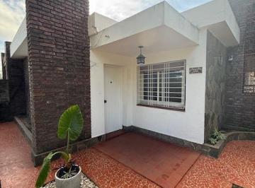 Casa · 70m² · 3 Ambientes · 2 Cocheras · Casa Alquiler Bella Vitsa