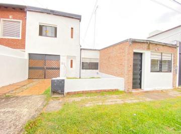 Casa · 168m² · 5 Ambientes · 2 Cocheras · Casa en Alquiler 2 Dorm. Los Hornos