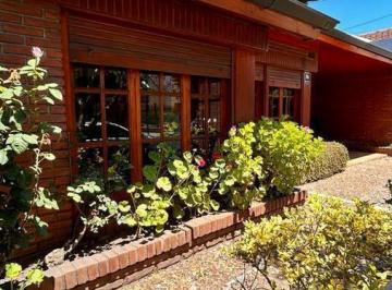 Casa · 120m² · 4 Ambientes · Alquiler 12 Meses / Gran Casa en Barrio Los Troncos