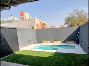 Casa · 180m² · 5 Ambientes · 2 Cocheras · Duplex en Alquiler en La Luisita. 3 Dor. Amoblado. Pileta
