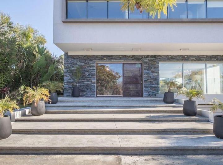 Casa · 525m² · 5 Ambientes · 2 Cocheras