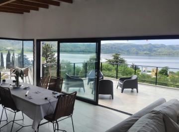 Casa · 300m² · 6 Ambientes · 1 Cochera · Casa en Venta en Villa Parque Siquiman