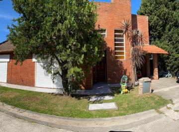 Casa de 4 ambientes, Esteban Echeverría · Excelente Casa en Venado con Piscina