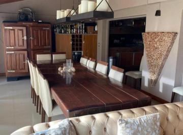 Casa · 300m² · 4 Ambientes · Casa en Venta - 3 Dorm. 3 Baños - Cochera - 400 m² - Río Cuarto