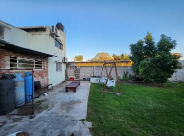 Casa · 69m² · 4 Ambientes · 2 Cocheras · Casa en Venta - 3 Dorm. 1 Baño - Cochera - 315 m² - Ensenada