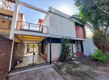 Casa · 150m² · 5 Ambientes · 4 Cocheras · Casa en Alquiler en Ramos Mejía