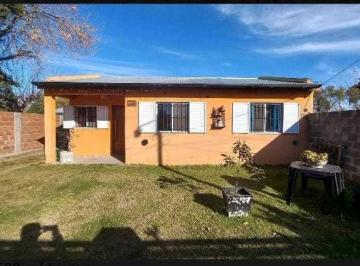 Casa · 80m² · 3 Ambientes · 1 Cochera · Casa en Venta - 2 Dorm. 1 Baño 1 Cochera - 600 m² - Santa Teresita
