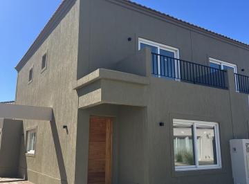 Casa · 79m² · 3 Ambientes · 2 Cocheras · Casa Venta Saravi Village Pilar