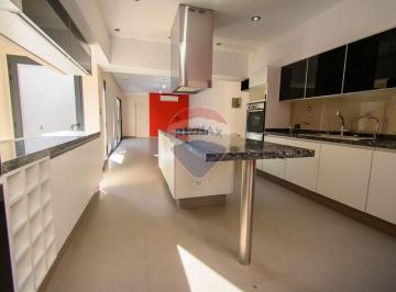 Casa · 300m² · 7 Ambientes · 2 Cocheras · Venta Casa Moderna en Barrio Candioti.