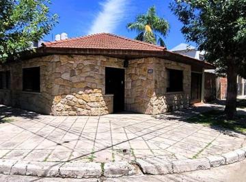 Casa · 60m² · 3 Ambientes · 2 Cocheras · 3 Ambientes Quincho Parrilla Patio Cochera