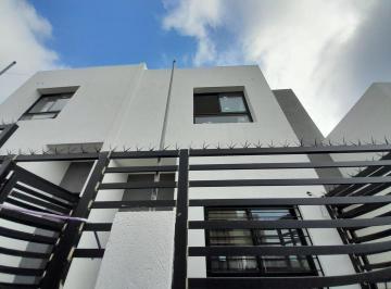 Casa · 88m² · 4 Ambientes · 1 Cochera · Se Vende Duplex Lomas del Chateau