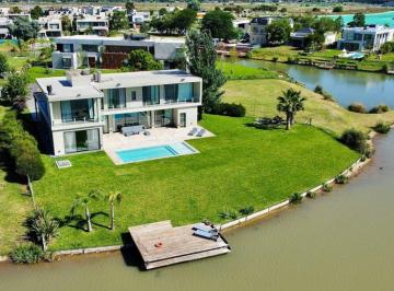 Casa · 440m² · 7 Ambientes · 8 Cocheras · Casa en Venta Terralagos a La Laguna