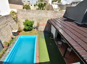 Casa · 185m² · 5 Ambientes · 1 Cochera · Casa en Venta B°naon Acepta Permuta Deptos en Zona