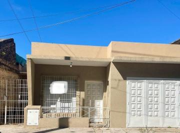 Casa · 80m² · 4 Ambientes · 1 Cochera · Venta Casa 4 Amb. con Cochera Suarez Apto Credito
