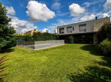 Casa · 185m² · 7 Ambientes · 1 Cochera · Casa 4 Dorm. en Cantegrill Funes