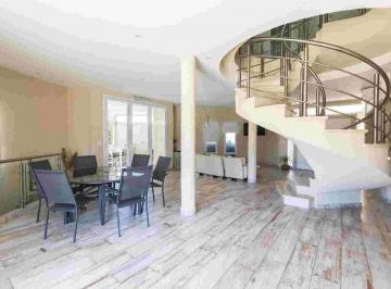 Casa · 285m² · 6 Ambientes · 2 Cocheras · Casa Venta 6 Amb con Pileta en Canning