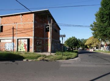 Bodega-Galpón · 140m² · Alquiler de Galpón en Calle 8 y 73, La Plata.