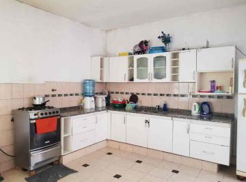 Casa · 109m² · 3 Ambientes · 1 Cochera · Casa 3 Ambientes en Venta Longchamps con Locales