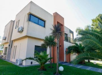 Casa · 320m² · 5 Ambientes · 2 Cocheras · Casa 5 Ambientes en Venta en San Eliseo Golf