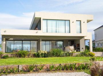 Casa · 264m² · 6 Ambientes · 1 Cochera · Casa en Venta a La Laguna en San Sebastian