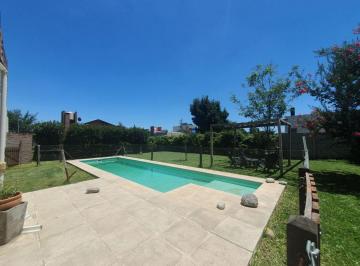 Casa · 127m² · 4 Ambientes · 2 Cocheras · Venta Casa 3 Dorm. - Pileta - Funes City