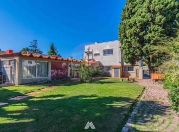 Casa · 280m² · 6 Ambientes · 2 Cocheras · Venta Casa con Apto, Fondo, Barbacoa, Carrasco