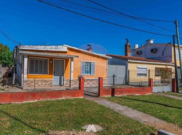 Casa · 164m² · 8 Ambientes · 1 Cochera · Venta de Dos Casas con 2 Dorm. c/u en Pando