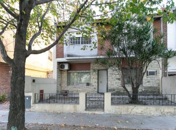 Casa · 172m² · 5 Ambientes · 2 Cocheras · Casa 5 Ambientes en Versalles con Garage y Quincho
