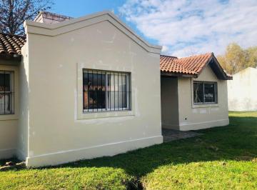 Casa · 74m² · 3 Ambientes · Venta de Casa a Refaccionar en Carlos Keen