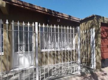 Casa · 200m² · 4 Ambientes · 4 Cocheras · Casa en Venta en Perdriel - Luján de Cuyo