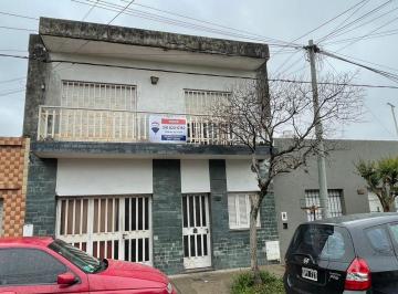 Casa · 117m² · 8 Ambientes · 1 Cochera · Venta Casa Dos Plantas Pte Roca 5572