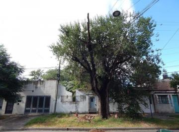 Casa · 52m² · 2 Ambientes · Venta Casa a Reciclar Zona Oeste en Amplio Terreno