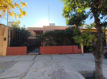 Casa · 148m² · 4 Ambientes · 1 Cochera · Casa en Alquiler 2 Dorm., Cruz de Piedra.