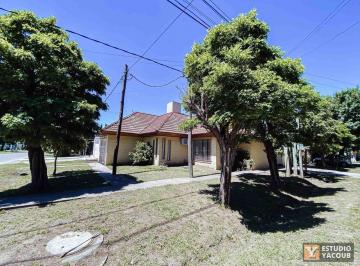 Casa · 157m² · 4 Ambientes · 2 Cocheras · Casa en Venta - 2 Dorm. 2 Baños - Cochera - 602 m² - San Carlos, La Plata