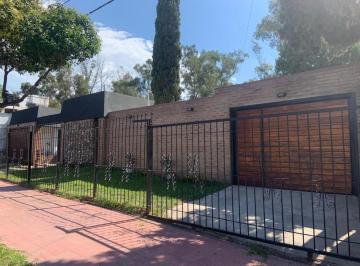 Casa · 130m² · 5 Ambientes · 1 Cochera · Casa en Venta - 4 Dorm. 3 Baños - Cochera - 500 m² - Córdoba