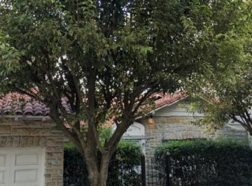 Terreno · 180m² · 4 Ambientes · 1 Cochera · Lote en Venta Zona Guemes Para Desarrollo Zonif R4