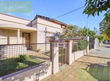 Casa · 120m² · 3 Ambientes · 2 Cocheras · Venta - Casa de 3 Amb. en Beccar con Jardín y Garage Para Dos Autos