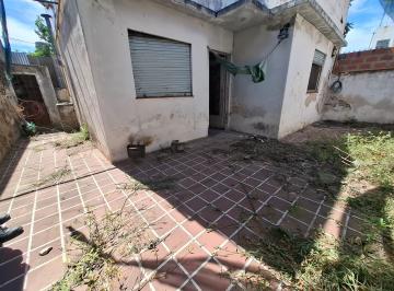 Frente de la casa (Patio) · Oportunidad Casa Interna Unica Dos Dorm. Para Refaccionar